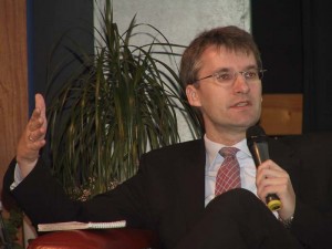 Elmar Theveßen, stellvertretender Chefredakteur des ZDF und Terrorismusexperte des Senders