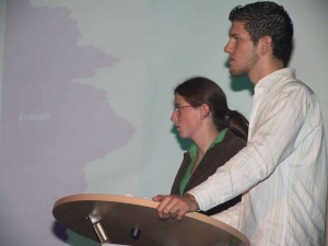 Souveräne und kenntnisreiche Moderatoren: die Schüler Andrea Mölders und Jan Schoofs