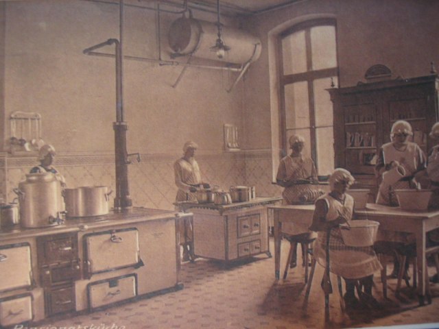 Historische Aufnahme der Schulküche der Liebfrauenschule (Pensionatsküche)